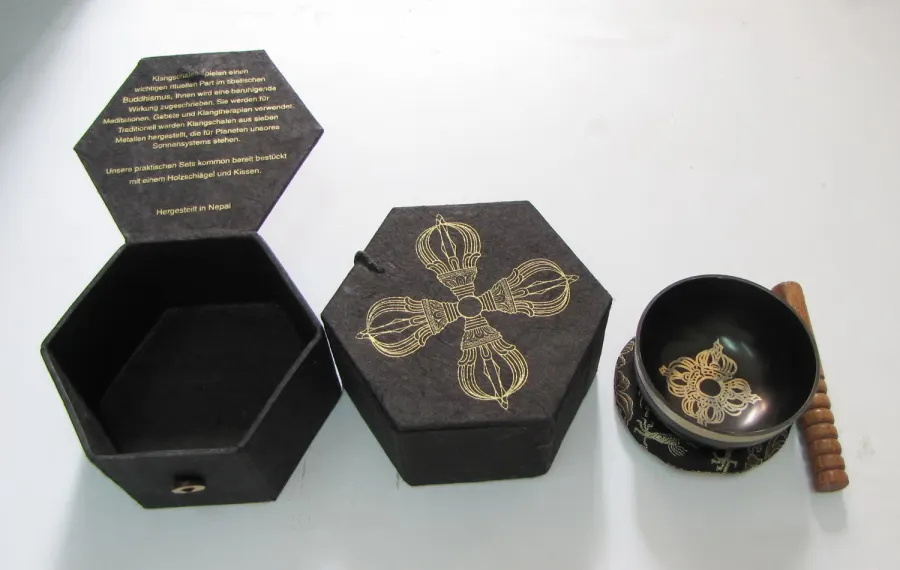 Singing bowl, striker and presentation box
